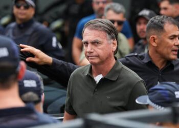 Justiça devolve a Bolsonaro direito a ter assessores, carros e segurança como ex-presidente