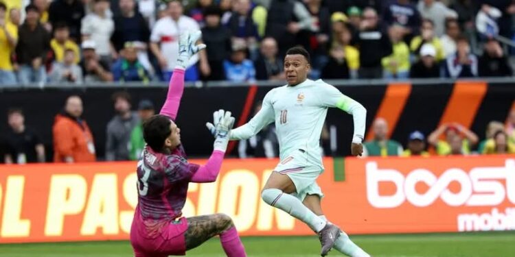 Com Vini Jr. apagado e um a mais, Brasil perde para a França por 2 a 1