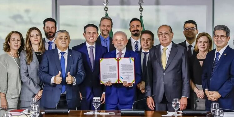 Chico Lucas participa da solenidade de sanção do PL Antifacção, veja como fica