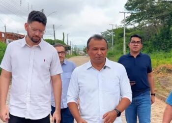 Fábio Abreu leva asfalto ligando a Avenida Noé Mendes a Avenida da Cavalaria em Teresina