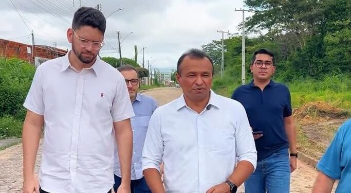 Fábio Abreu leva asfalto ligando a Avenida Noé Mendes a Avenida da Cavalaria em Teresina