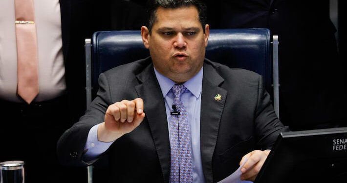 Alcolumbre impõe derrota ao governo e mantém quebra de sigilos de Lulinha