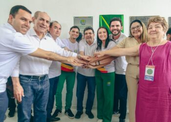 Governador inaugura escola em Floriano e anuncia cinco novos investimentos para o município