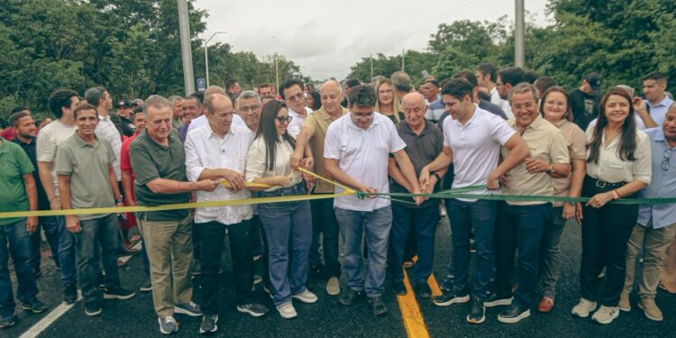 Governador inaugura PI-360 e anuncia mais R$ 4,3 milhões em obras em São Gonçalo do Piauí