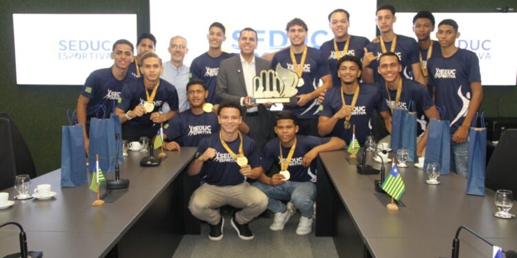 Seduc celebra campeões brasileiros de handebol que representarão o Brasil na Macedônia