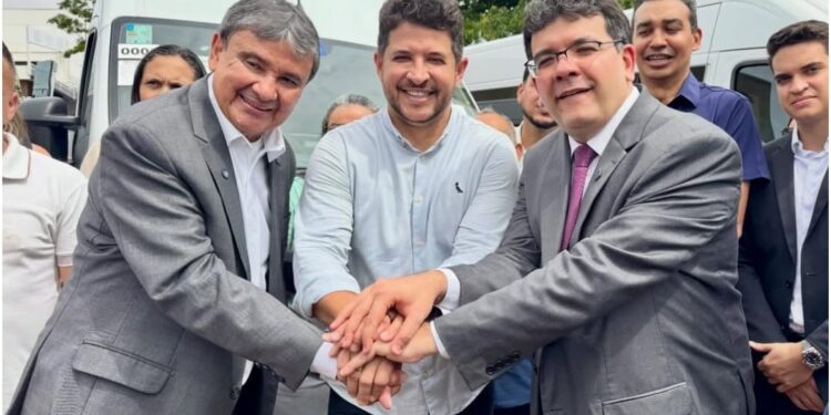 Prefeito Luciano Filho com o MInistro Wellington Dias e o Governador Rafael Fonteles. Foto Ascom