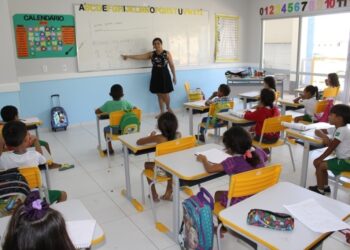 Câmara de Vereadores aprova reajuste de 6% para professores da rede municipal