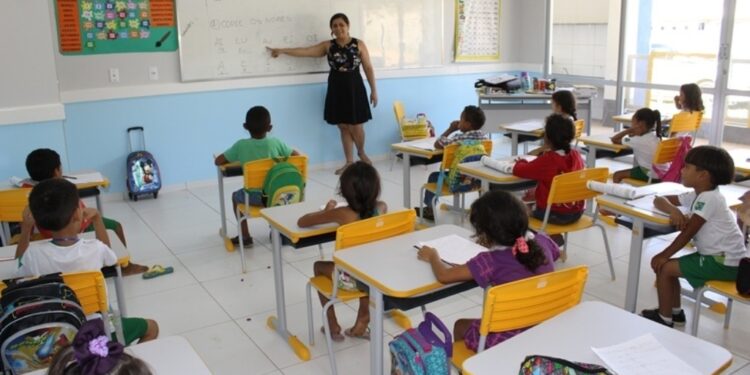 Câmara de Vereadores aprova reajuste de 6% para professores da rede municipal