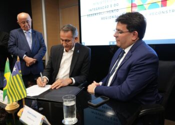 Governador e ministros autorizam construção da Adutora de Jaicós e acompanham obras da Barragem Nova Algodões na quinta (26)