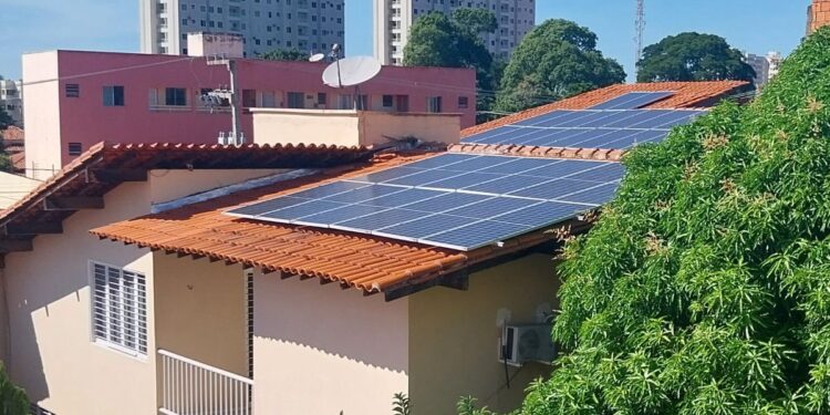Governador propõe mudança em lei federal sobre a energia solar