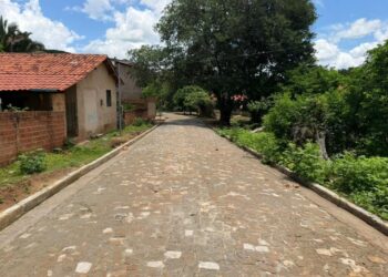 Moradores de Piripiri comemoram entrega de obras de pavimentação executadas pelo OPA
