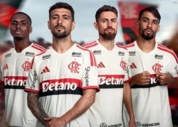 Flamengo lança uniforme para 2026 e batiza camisa reserva com novo nome