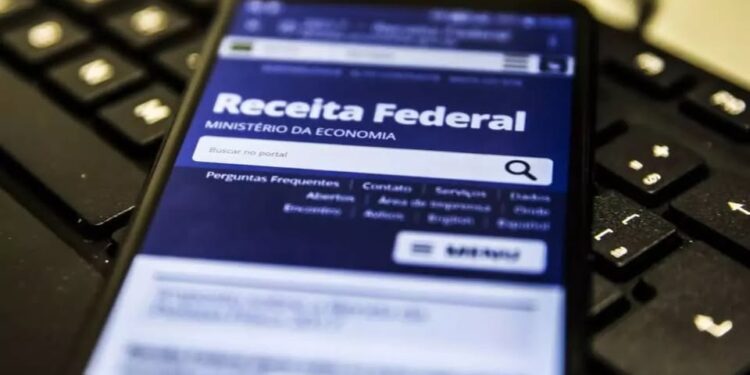 Contribuintes precisam ficar atentos a golpes com mensagens falsas do Imposto de Renda 2026