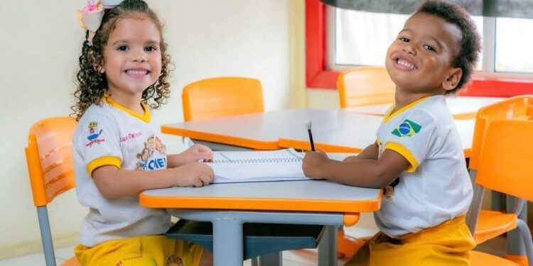 Prefeito Silvio Mendes sanciona lei de enfrentamento ao racismo nas escolas municipais