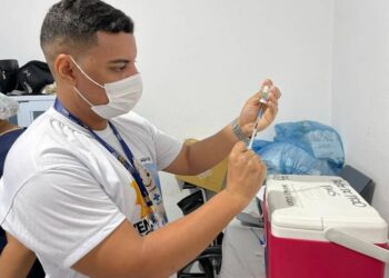 Professores e trabalhadores da saúde passam a receber a vacina da gripe