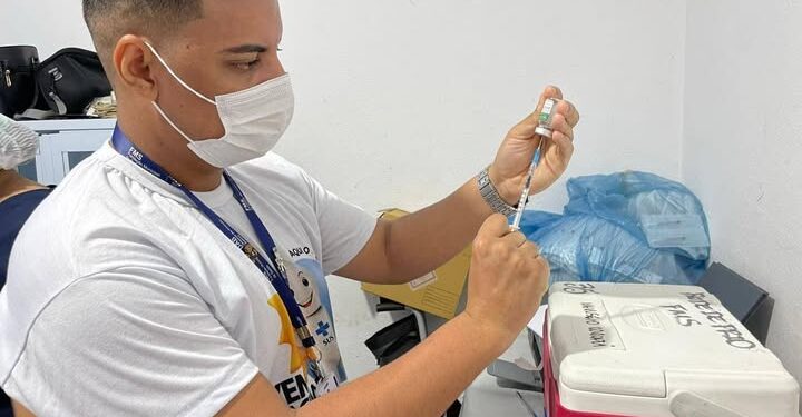 Professores e trabalhadores da saúde passam a receber a vacina da gripe