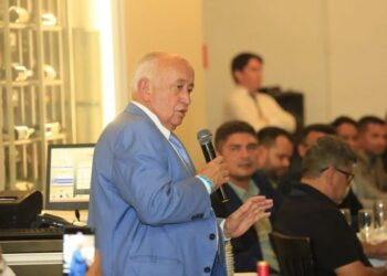 Em Brasília, deputado Júlio César reúne vereadores do Piauí em jantar durante marcha nacional