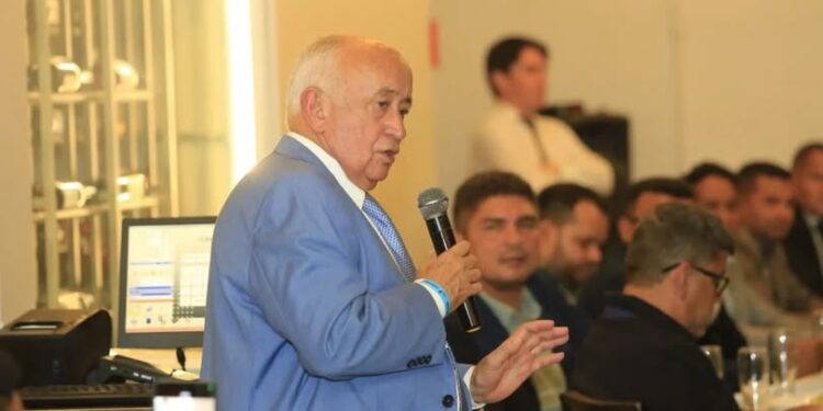 Em Brasília, deputado Júlio César reúne vereadores do Piauí em jantar durante marcha nacional