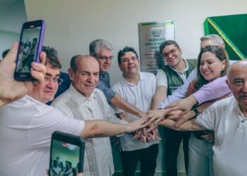 Governador inaugura UTI e Central de Diagnóstico em Corrente e anuncia mais R$ 5 milhões em investimentos para a cidade