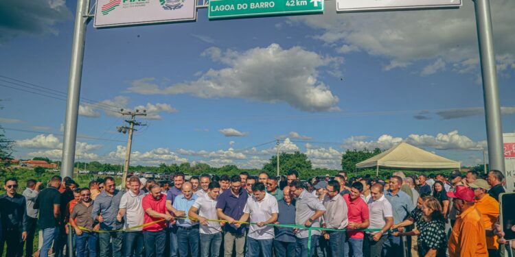 Governador inaugura segunda etapa da PI-465 e anuncia quatro novas obras em Campo Alegre do Fidalgo
