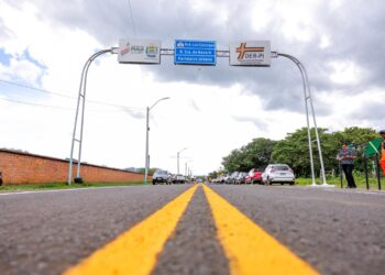 Governador inaugura novo asfalto da PI-320 e autoriza mais R$ 4 milhões em obras para Nossa Senhora de Nazaré