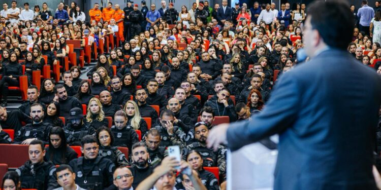 Governo do Piauí faz a maior nomeação da história e reforça sistema prisional com 212 novos policiais