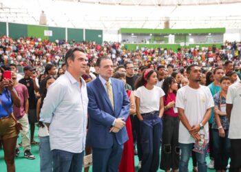 Ciro Nogueira prestigia evento com mais de 20 mil pessoas ao lado do Pastor Gessivaldo