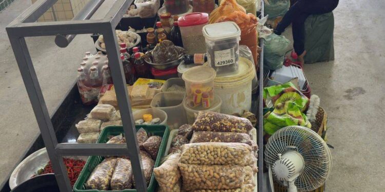 Prefeitura inicia transferência de permissionários da Rua João Cabral para o Mercado São José