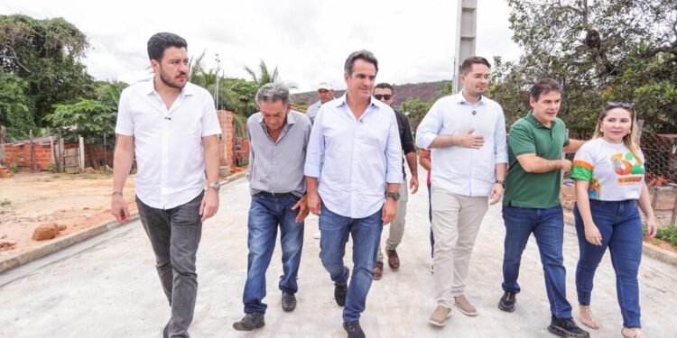 Ciro Nogueira inaugura obras em Dom Expedito Lopes e anuncia recursos