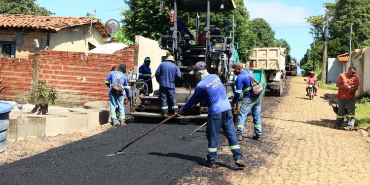 Governo do Estado executa obras de pavimentação asfáltica em Piripiri e Capitão de Campos