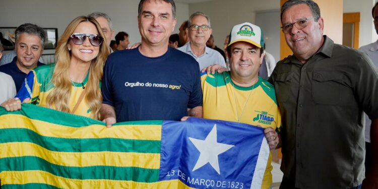 Tiago Junqueira reforça articulação política em agenda com Flávio Bolsonaro e Tarcísio de Freitas na Agrishow