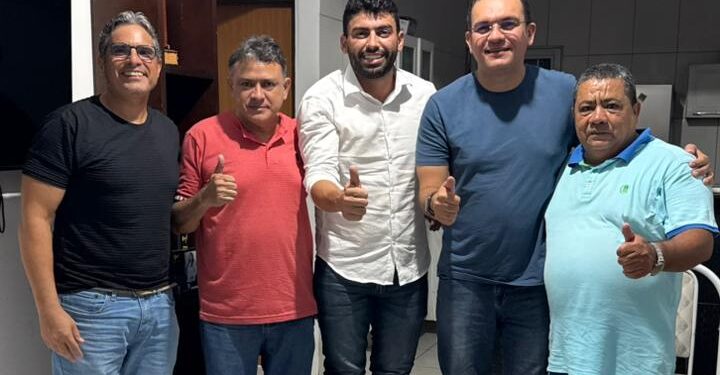 Draga Alana amplia base e recebe adesão de Vinício Ferreira em pré-campanha à Assembleia do Piauí