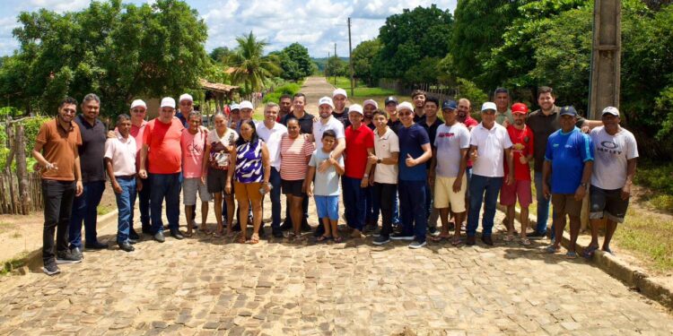 Dr. Vinícius reforça compromisso com Aroazes em dia marcado por entregas de obras