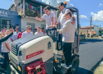 Governador inaugura 6,8 mil m² de asfalto em Cristalândia e R$ 3 milhões em obras de pavimentação de ruas