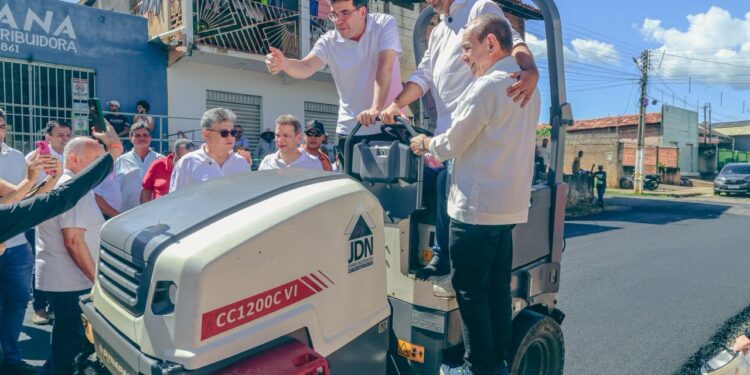 Governador inaugura 6,8 mil m² de asfalto em Cristalândia e R$ 3 milhões em obras de pavimentação de ruas