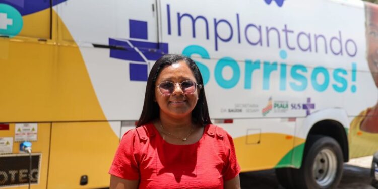 Programa Implantando Mais Sorrisos entrega 700 próteses dentárias a moradores do território Entre Rios