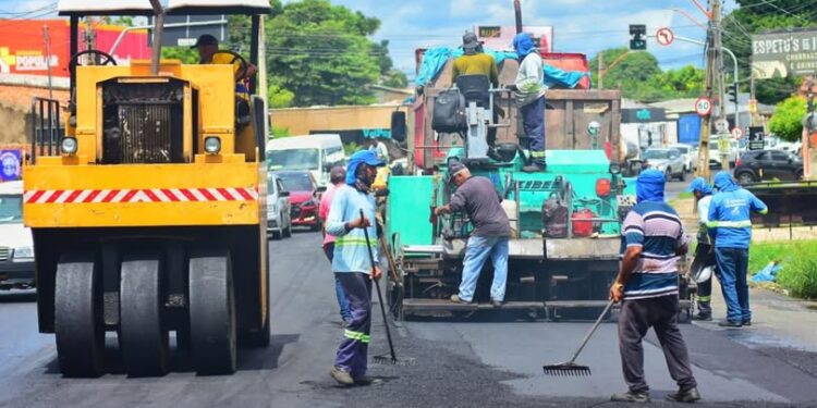 Prefeitura de Teresina executa obra de recapeamento na Avenida Centenário