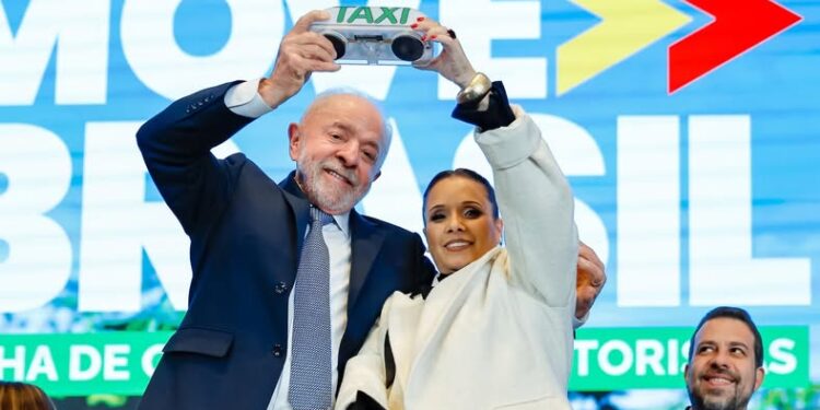 Governo Federal lança crédito de R$ 30 bi para taxistas e motoristas de app; veja como funciona