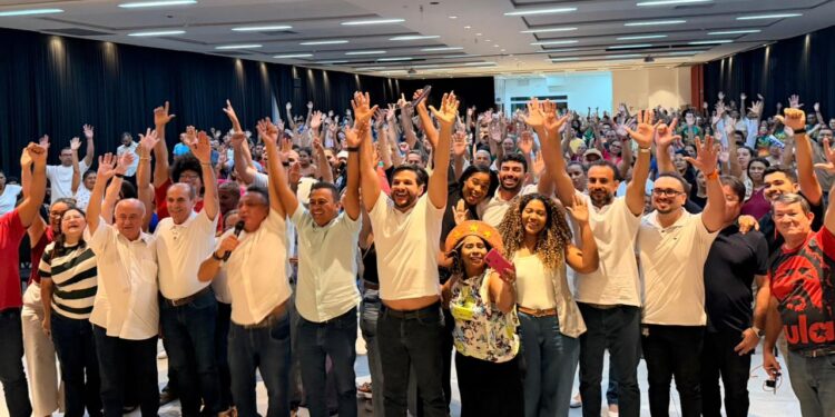 Draga Alana e Dudu reúnem lideranças no Centro de Teresina e reforçam projeto eleitoral para 2026