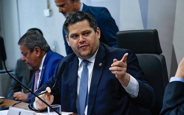 Davi Alcolumbre promulga ‘Lei da Dosimetria’ após derrubada de veto de Lula