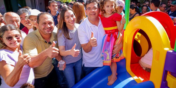 Governador entrega kit creche, anuncia pavimentação de ruas e construção da Arena Reisado em Boa Hora