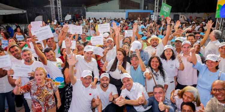 Governador entrega 17 obras do OPA na zona Leste de Teresina e autoriza mais de R$ 4 milhões em investimentos