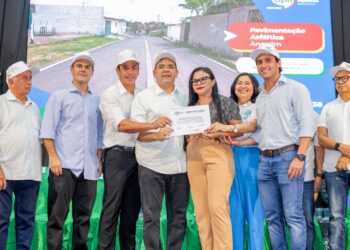 Governador entrega mais de 800 registros de imóveis e seis obras do OPA na zona norte de Teresina nesta quarta (20)