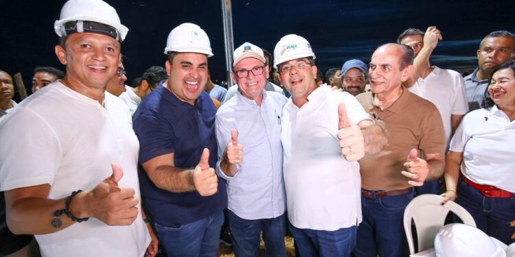 Governador inaugura arena esportiva e acompanha obras na Orla do Açude em Água Branca