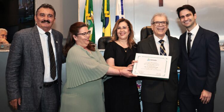 João Vicente Claudino recebe o título de cidadão de Fortaleza