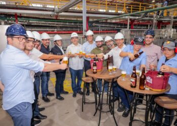 Governador visita fábrica da Ambev em Teresina que realiza investimentos de R$ 30 milhões para dobrar a capacidade produtiva
