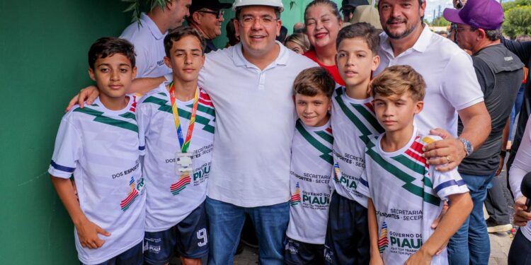 Em Beneditinos, Rafael Fonteles destaca investimento histórico em pavimentação de ruas e nova rodovia de R$ 40 milhões