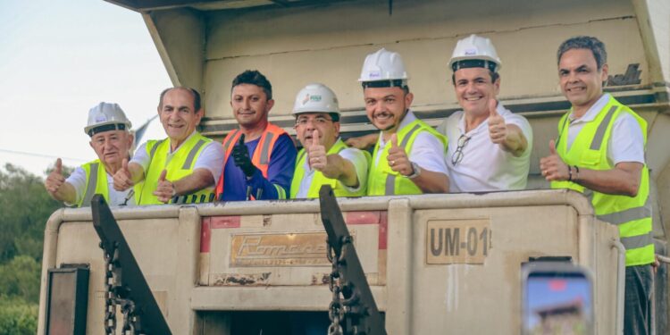 Em Pajeú do Piauí, governador anuncia nova rodovia ligando as regiões de Canto do Buriti e Simplício Mendes