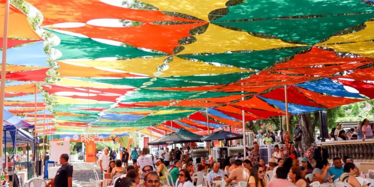 Feira na Praça terá pagode e conscientização do Maio Roxo na Pedro II no domingo (24)