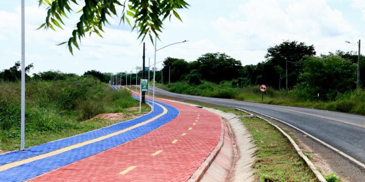 Governo do Estado entrega obras de pavimentação e mobilidade urbana em Curralinhos
